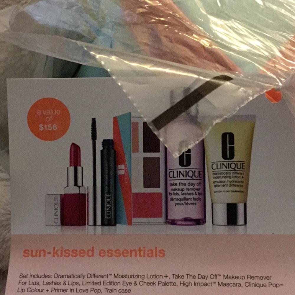 Clinique Sun kissed essentials set NWT - Picture 3 of 3